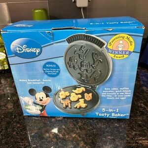 Disney Blue 5-in-1 Tasty Baker Vintage Disney